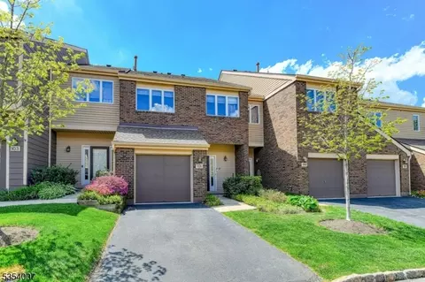 101 Greenwich Ct, Madison, NJ 07940