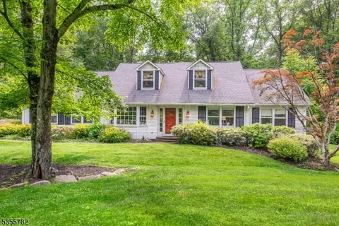 29 Coleman Rd, Long Valley, NJ 07853
