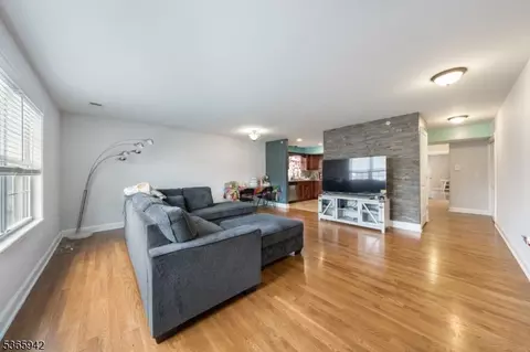 29 E Price St #4, Linden, NJ 07036