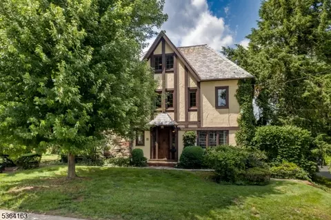 56 Pennsylvania Ave, Flemington, NJ 08822