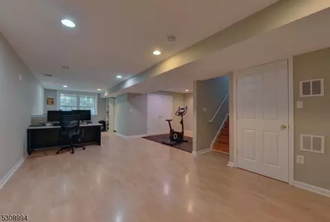 140 Levinberg Ln, Wayne, NJ 07470 photo 31