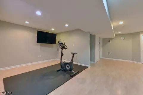 140 Levinberg Ln, Wayne, NJ 07470 photo 30