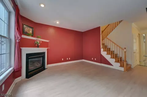 140 Levinberg Ln, Wayne, NJ 07470 photo 9