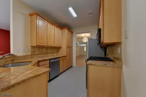 140 Levinberg Ln, Wayne, NJ 07470 photo 16