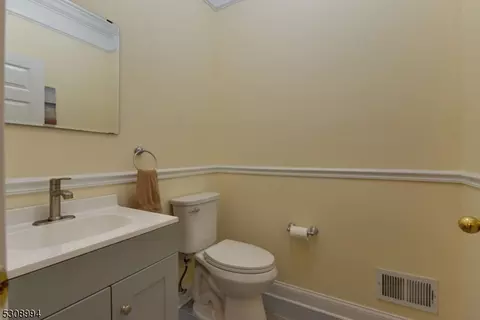 140 Levinberg Ln, Wayne, NJ 07470 photo 19