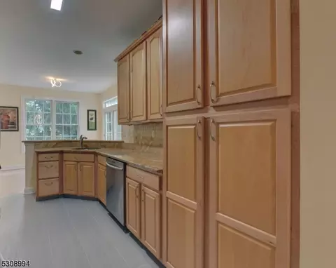 140 Levinberg Ln, Wayne, NJ 07470 photo 18