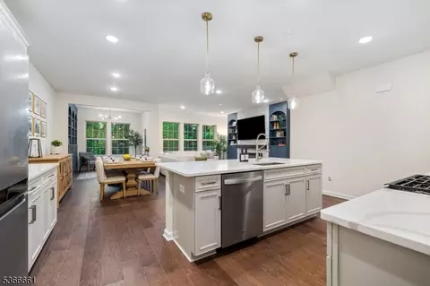 6 Hyssop Dr, Warren, NJ 07059
