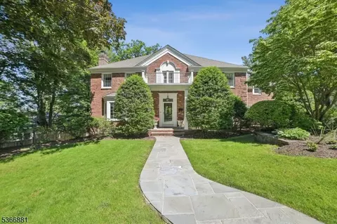77 Dale Dr, Summit, NJ 07901