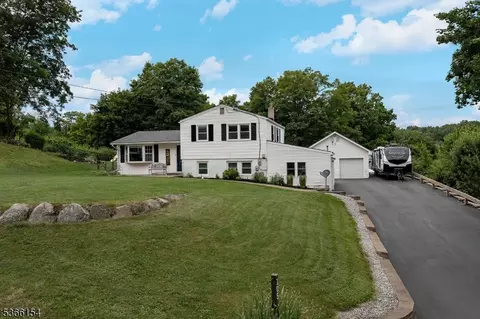 105 Rolling Acres Dr, Newton, NJ 07860