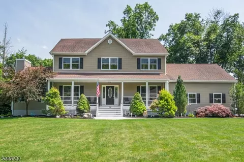 10 Lackawanna Dr, Newton, NJ 07860