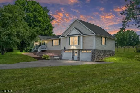 28 Old Beaver Run Rd, Lafayette, NJ 07848