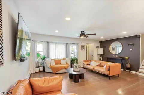 46 Leonard Dr, Waldwick, NJ 07463 photo 4