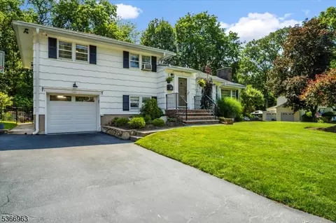 46 Leonard Dr, Waldwick, NJ 07463 photo 2