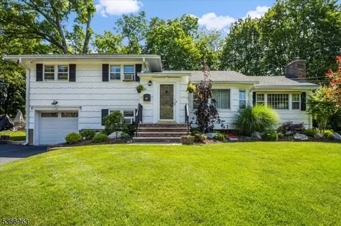 46 Leonard Dr, Waldwick, NJ 07463