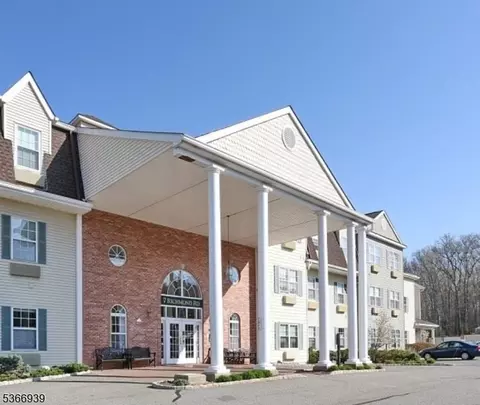 7206 Richmond Rd #206, West Milford, NJ 07480