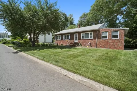 28 Stylon Rd, Wayne, NJ 07470