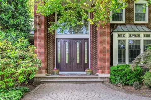 6 Magnolia Ct, Morristown, NJ 07960