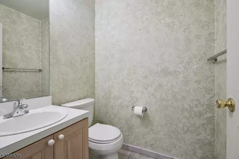 71 Butternut Dr, Wayne, NJ 07470 photo 17