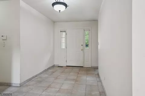 71 Butternut Dr, Wayne, NJ 07470 photo 3