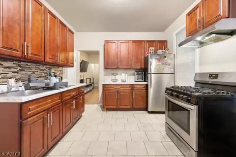 78 Willoughby St, Newark, NJ 07112