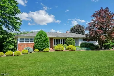 35 Clearview Dr, Randolph, NJ 07869