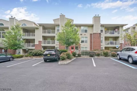 2112 Schindler Ln, Wayne, NJ 07470