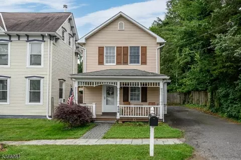 439 Old Main St, Asbury, NJ 08802