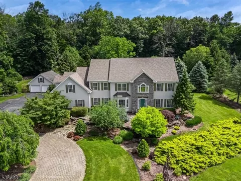 6 Woodfield Rd, Green Twp, NJ 07821