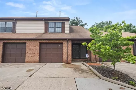 5 Howard Ct, Lebanon, NJ 08833