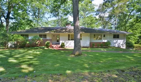 72 Brook Dr, Watchung, NJ 07069