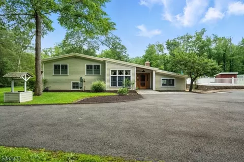 34 Millbrook Rd, New Vernon, NJ 07976