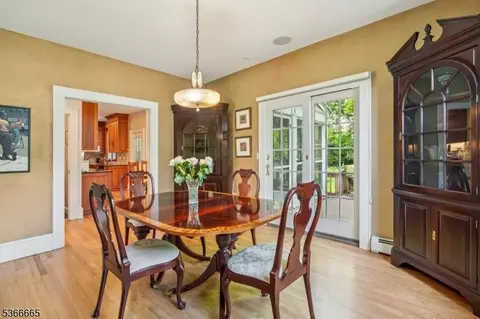 29 Maple Ter, Millburn Twp, NJ 07041 photo 4