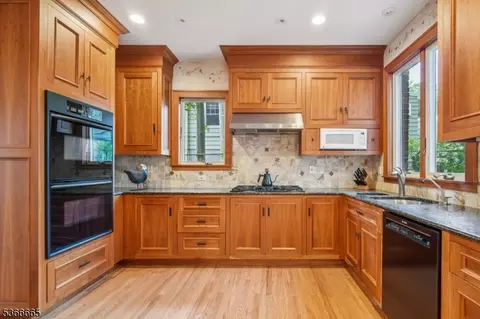 29 Maple Ter, Millburn Twp, NJ 07041 photo 6