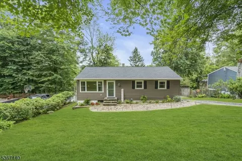 32 Mountain Heights Dr, Sparta, NJ 07871