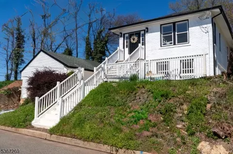 100 Cutters Dock Rd, Woodbridge, NJ 07095