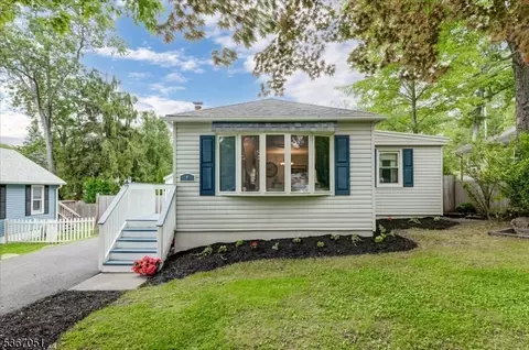 4 Rumson Ct, Hewitt, NJ 07421