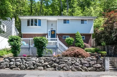442 Skyline Lake Dr, Ringwood, NJ 07456