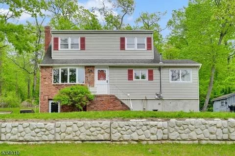 104 Lake Park Ter, Hewitt, NJ 07421