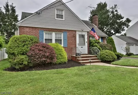121 Birchwood Rd, Linden, NJ 07036