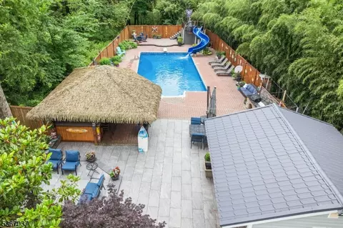 11 Ash St, Bridgewater, NJ 08807