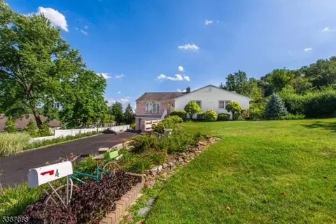 4 Greenridge Dr, Montville, NJ 07045