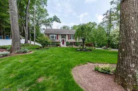 134 County Rd, Hewitt, NJ 07421