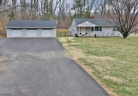 48 Mackenzie Rd, Hampton, NJ 08827
