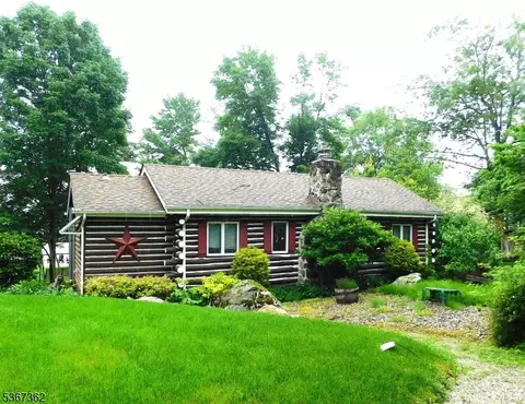 62 Lakeside Dr, Sussex, NJ 07461