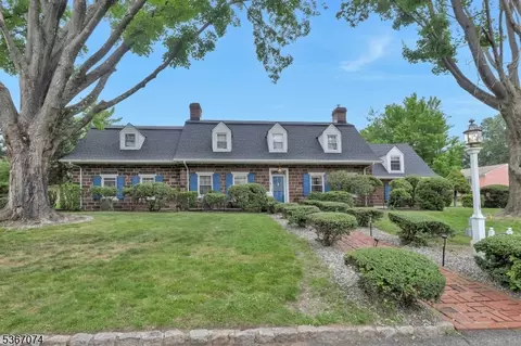 11 Clyde Ct, Bergenfield, NJ 07621