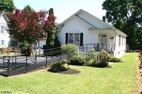 18 Cummins St, Franklin, NJ 07416