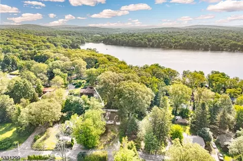 222 Alturas Rd, Highland Lakes, NJ 07422