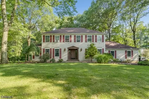 47 Markham Dr, Long Valley, NJ 07853