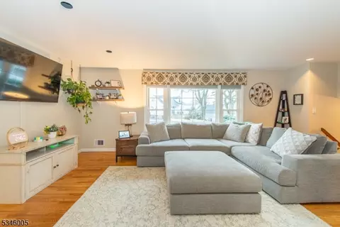 8 Thomas Ter, Wayne, NJ 07470 photo 3