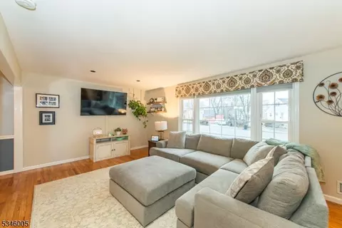8 Thomas Ter, Wayne, NJ 07470 photo 7